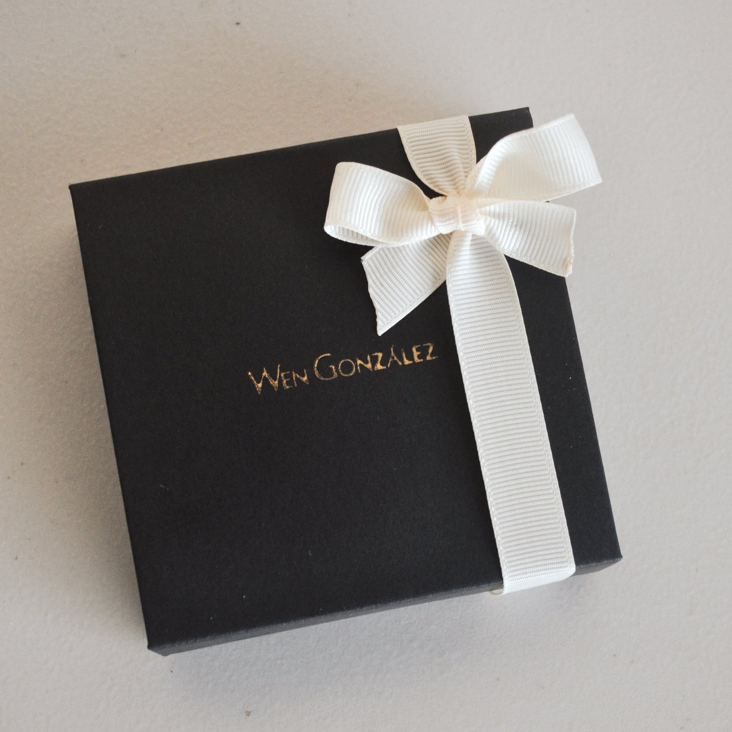 Empaque para regalo negro