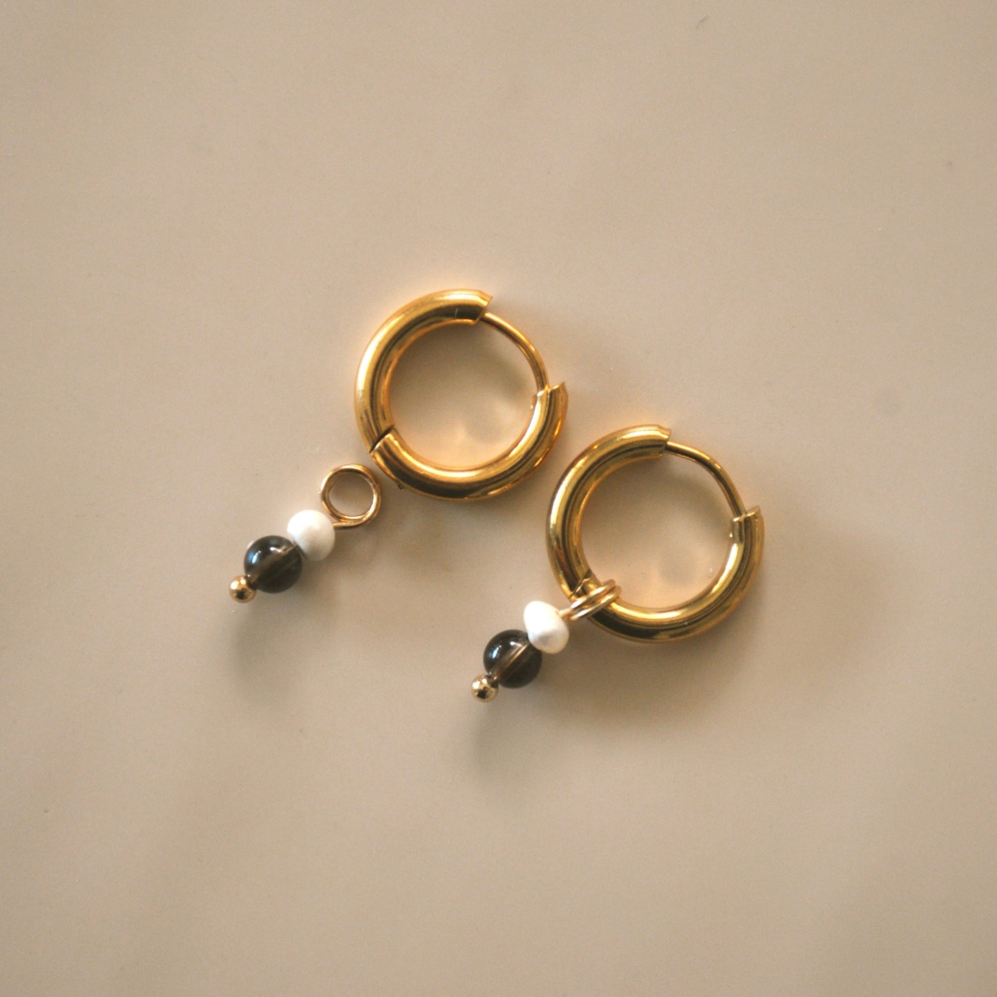 Cuarzo Ahumado + Pearl Charms