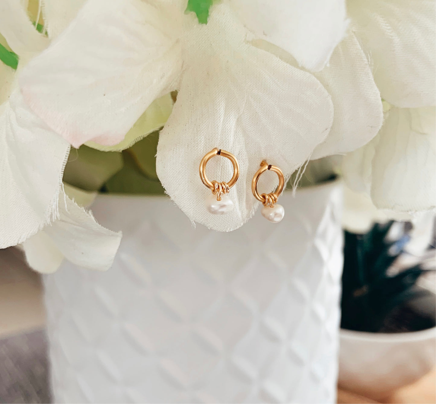 PEARL STUDS