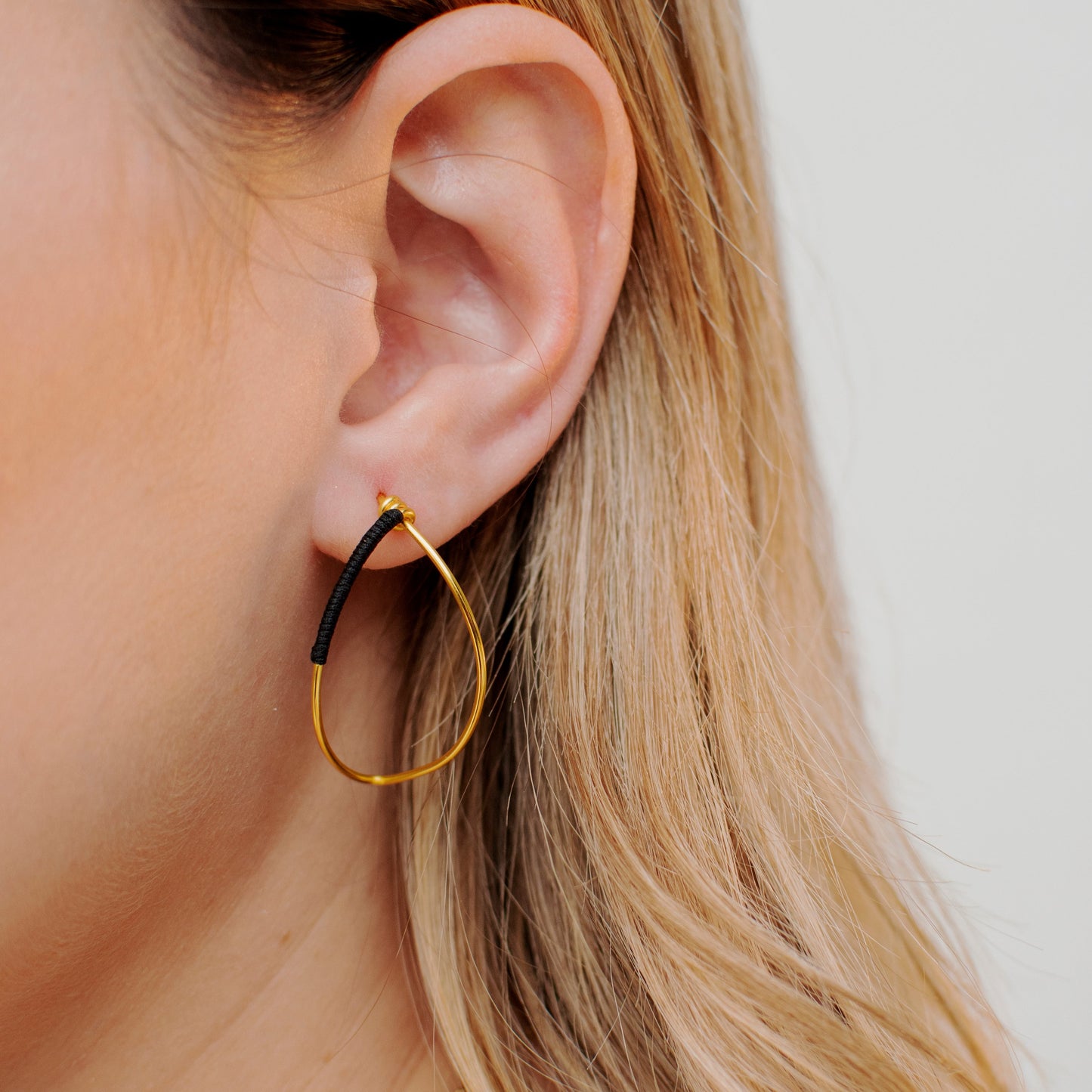 BLACK DROP HOOPS