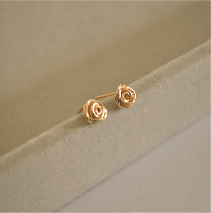 KNOT STUDS