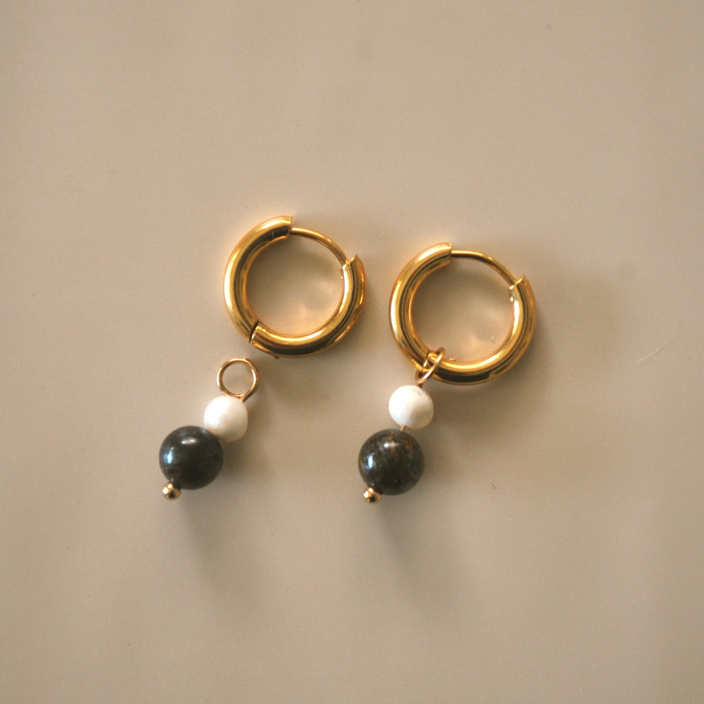 Ágata café + Pearl Charms