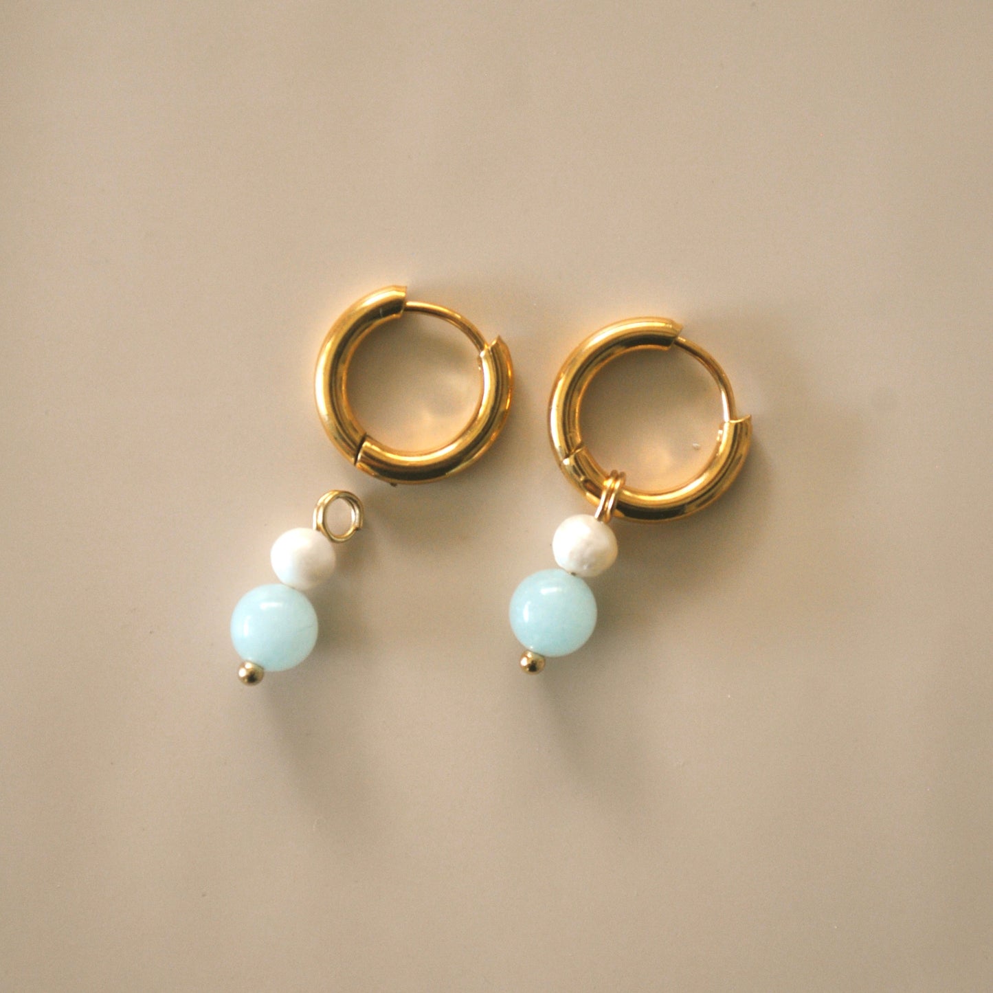 Aguamarina + Pearl Charms