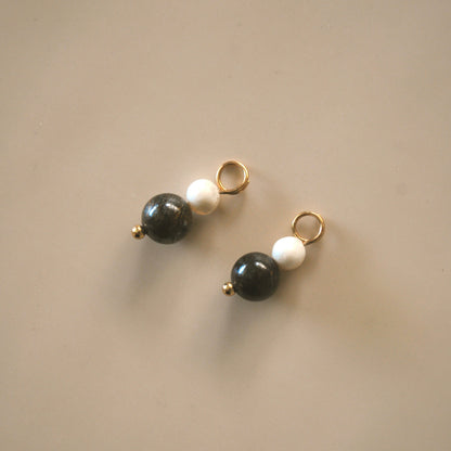 Ágata café + Pearl Charms