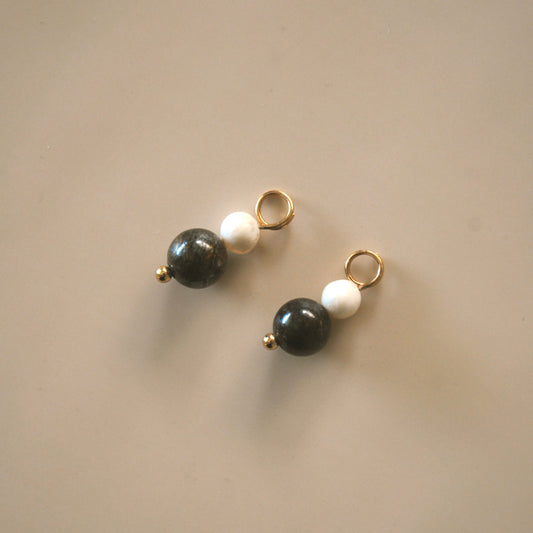 Ágata café + Pearl Charms