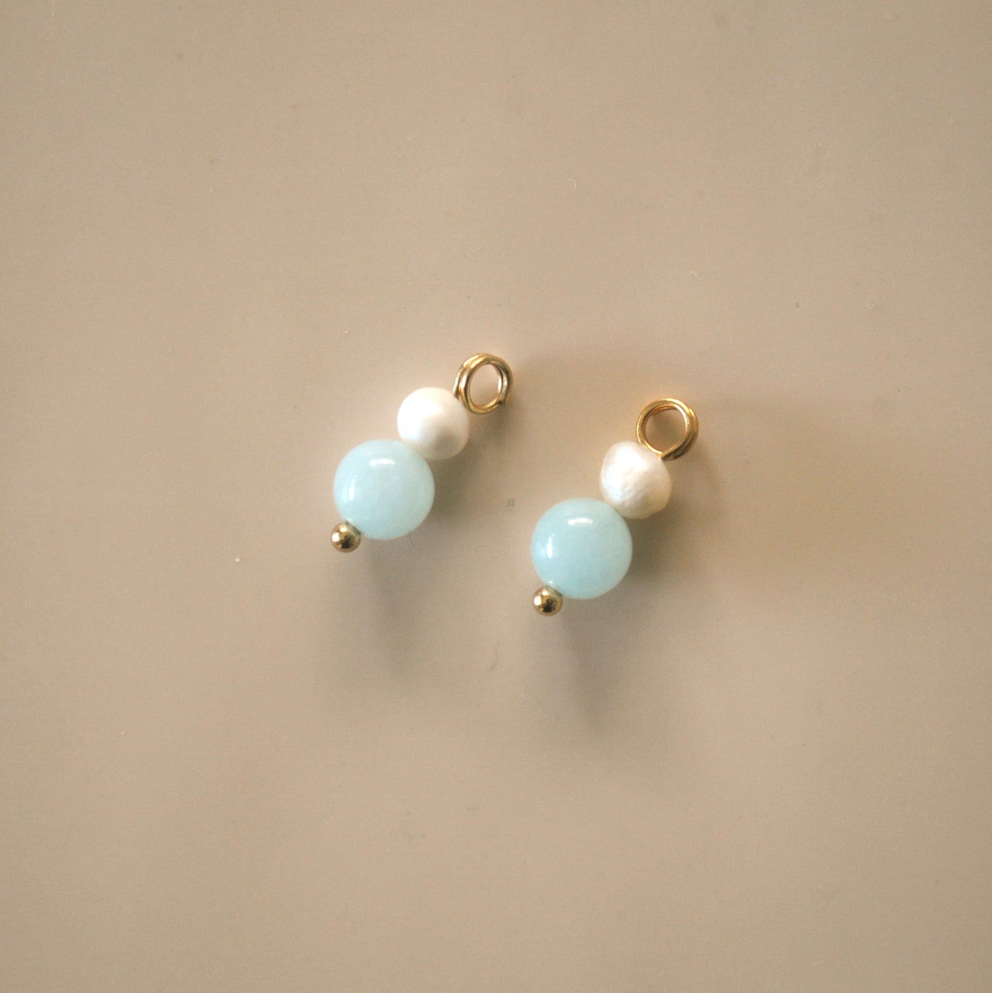 Aguamarina + Pearl Charms